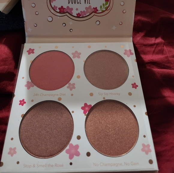 Cotton candy champagne blush highlighter - Picture 2 of 3